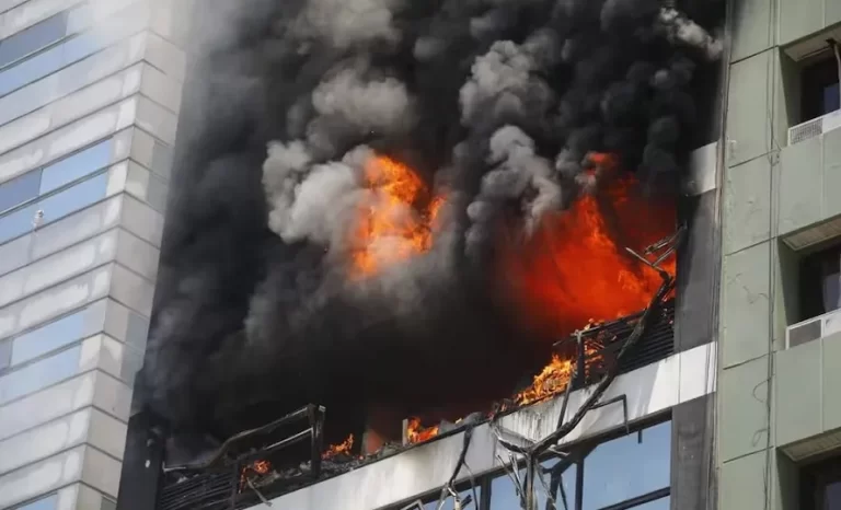 VÍDEO: Incêndio atinge prédio anexo à Secretaria do Trabalho na Argentina