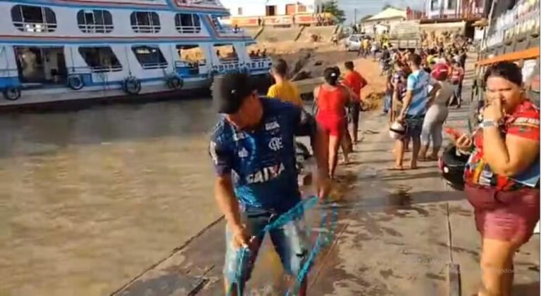 Estivador escorrega de balsa e desaparece nas águas do Rio Amazonas
