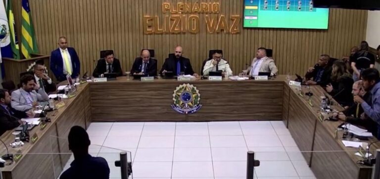 Vereador é indiciado por injúria racial após fazer som de macaco em discussão com colega na Câmara Municipal de Planaltina