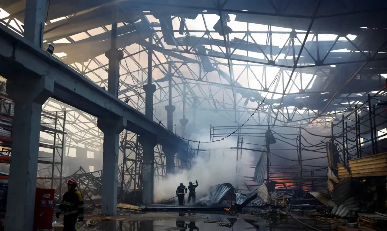 Bombardeios russos em Kiev e outras grandes cidades deixa espaço aéreo ucraniano em alerta