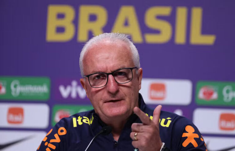 Dorival Júnior promete "seleção do povo" ao ser apresentado pela CBF