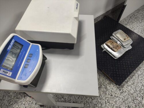 PF prende passageiro com quase 4kg de skunk no aeroporto de Campinas, a droga saiu de Manaus