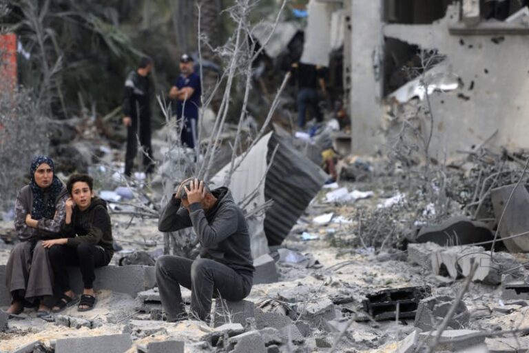 Israel e Hamas selam um acordo para ajuda humanitária em Gaza