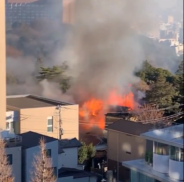 VÍDEO: Incenso causa incêndio e destrói casa do ex-primeiro ministro do Japão