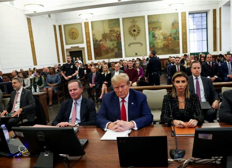 Trump discute com juiz em última audiência antes de julgamento por fraude