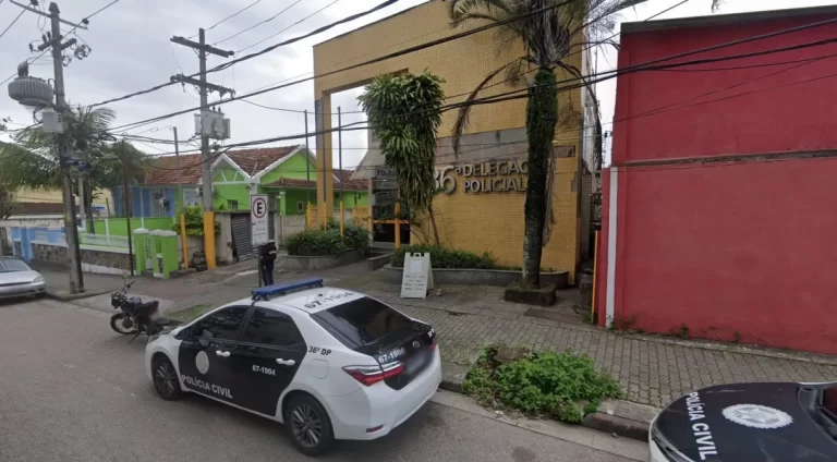 Menino de 3 anos morre após ficar preso dentro do carro da família no RJ