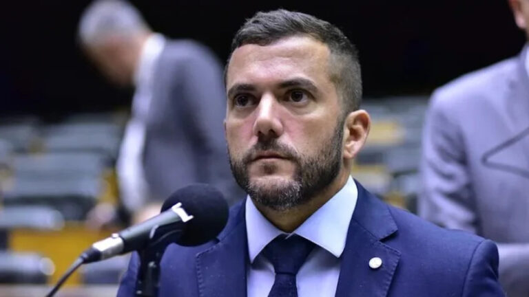 "Bom dia, meu líder": Conversa aponta ligação entre Jordy e organizador do 8/1, diz PGR