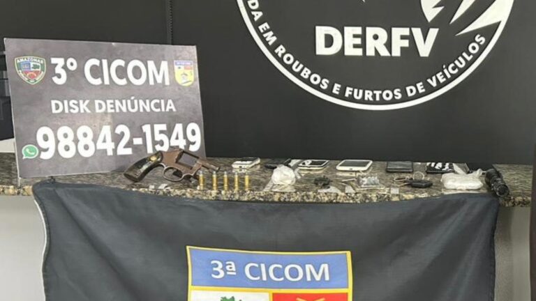 Idoso foragido por latrocínio e homem suspeito de clonar veículos são presos, em Manaus