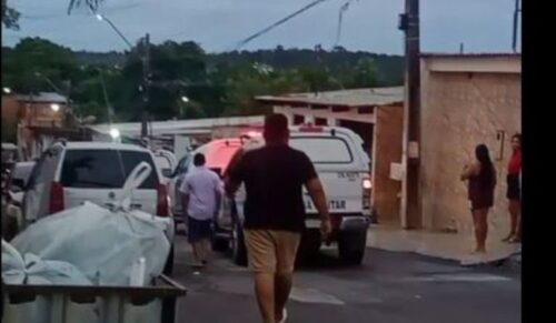 VÍDEOS: ‘valentão’ é preso após agredir mulheres, atirar em motobooy e fechar rua, em Manaus