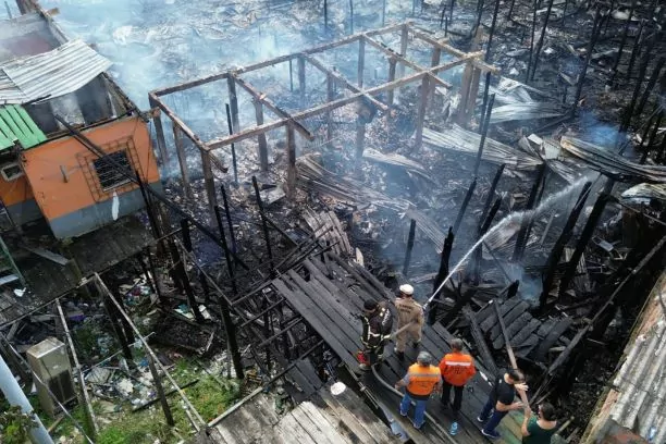 Polícia Civil vai investigar causa de incêndio em comunidade de Manaus