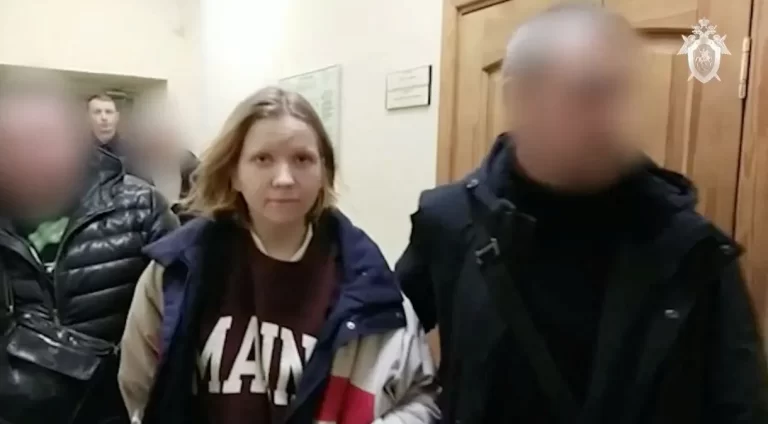Jovem é condenada por entregar bomba a blogueiro pró-guerra