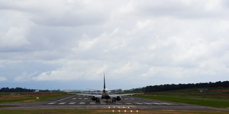Pista do Aeroporto Eduardo Gomes volta a operar 24 horas, em Manaus