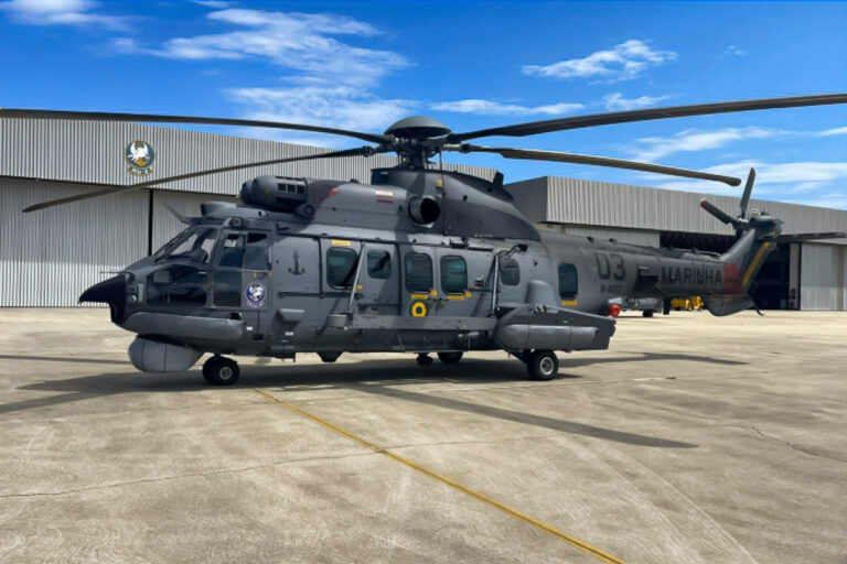 URGENTE: Helicóptero da Marinha sofre acidente durante voo na base área de Manaus