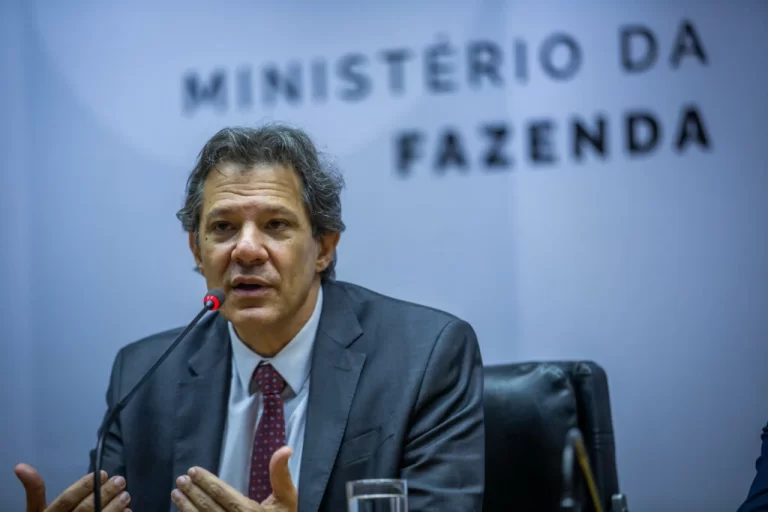 Orçamento de 2024 terá bloqueio de R$ 5 bilhões e anúncio de corte de gastos sai até terça-feira (26)