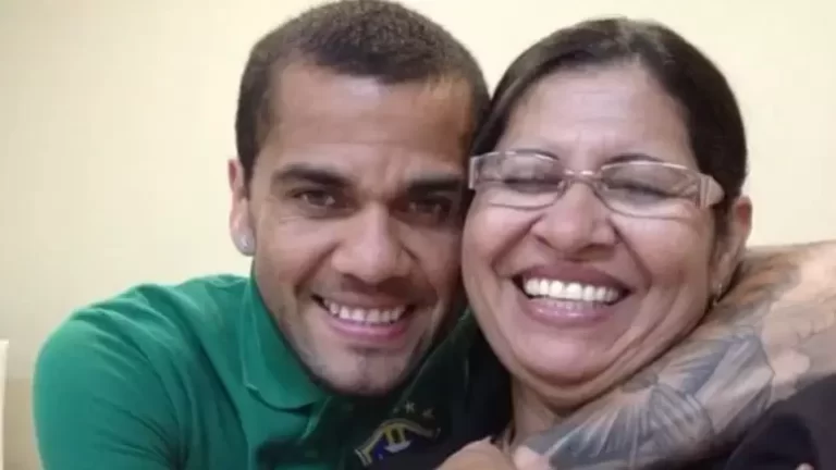 Mãe de Daniel Alves expõe mulher que acusa o filho de estupro