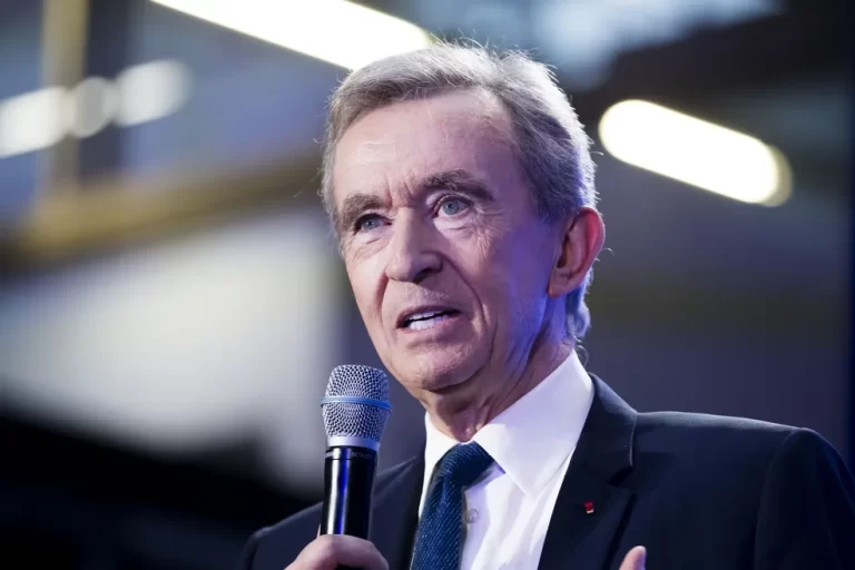 Bernard Arnault supera Elon Musk como o mais rico do mundo