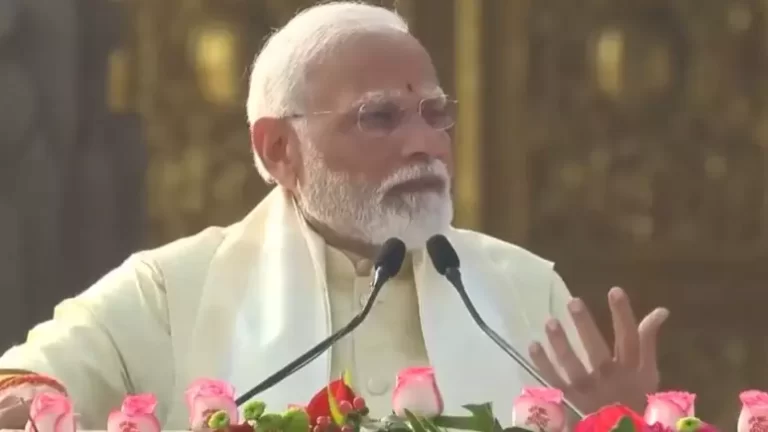 Nova Índia divina: a polêmica do novo templo inaugurado por Modi