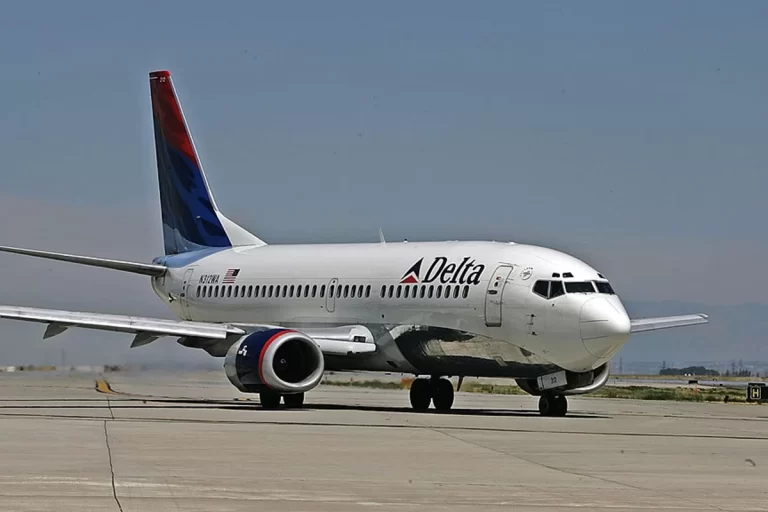 Homem morre após entrar em motor de avião nos EUA