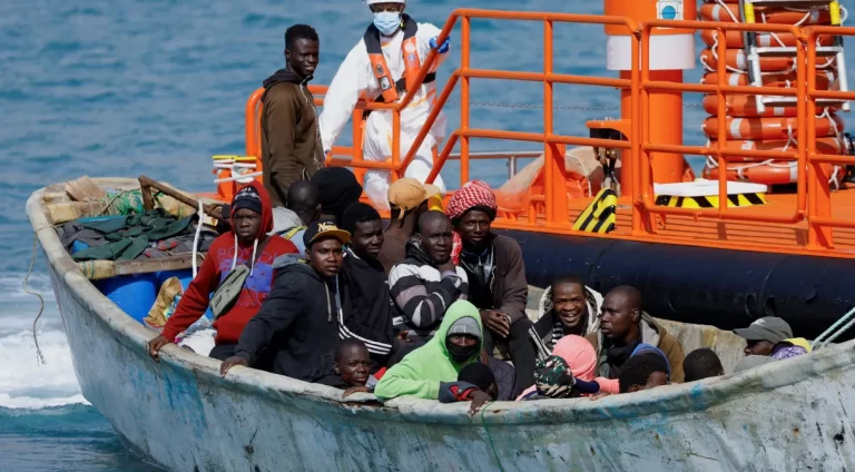 Quase 100 migrantes morreram ou sumiram no Mediterrâneo este mês