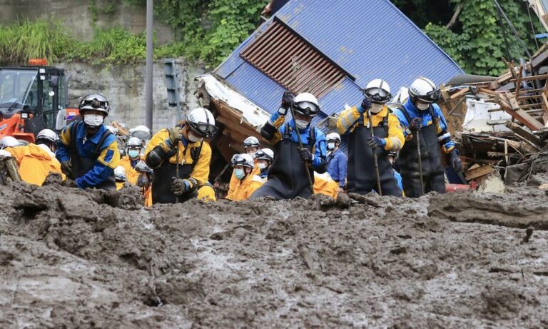 VÍDEO: Deslizamento de terra no Japão continua após novos terremotos