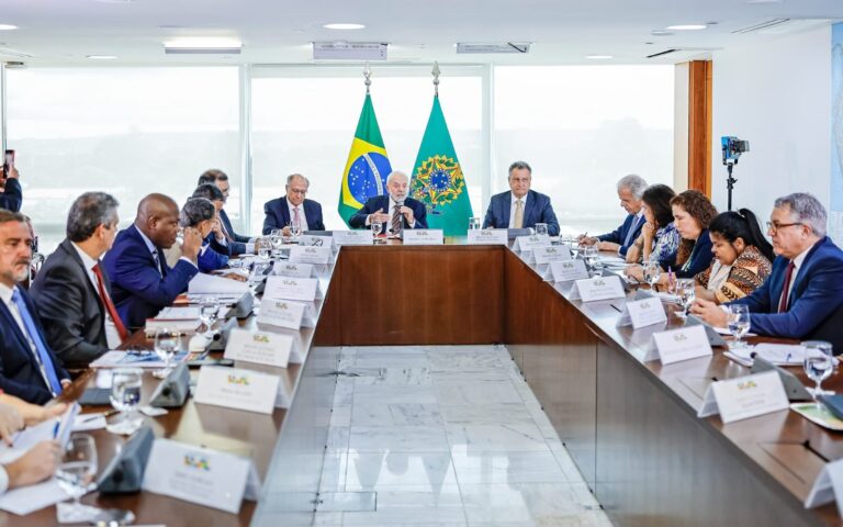 Lula reúne ministros para tratar de crise yanomami: “terras têm dono”