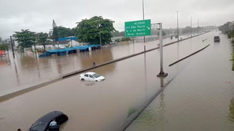 Chuva no Rio atinge recorde histórico de precipitação no domingo (14)