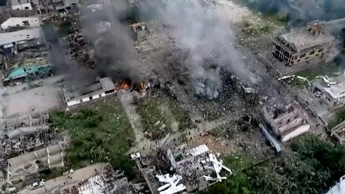 VÍDEO: Explosão de fábrica de fogos de artifício na Tailândia mata cerca de 20 pessoas
