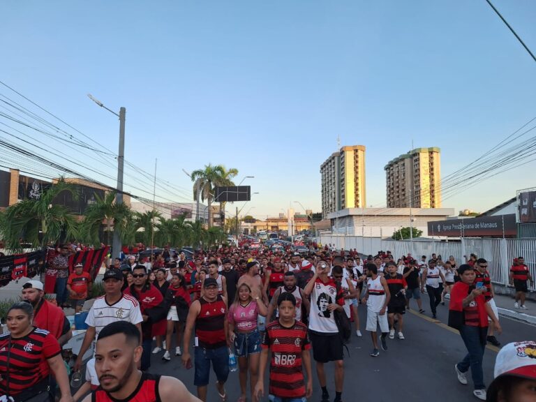Torcedores do Flamengo começam a chegar na Arena da Amazônia