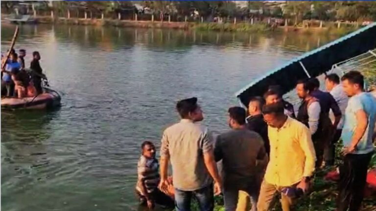 VÍDEOS: Barco na Índia vira e mata 12 crianças e 02 adultos