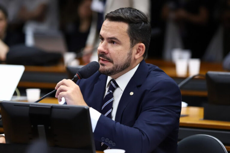 VÍDEO: “Quem não gosta de polícia é bandido”, diz Alberto Neto ao defender Rocam