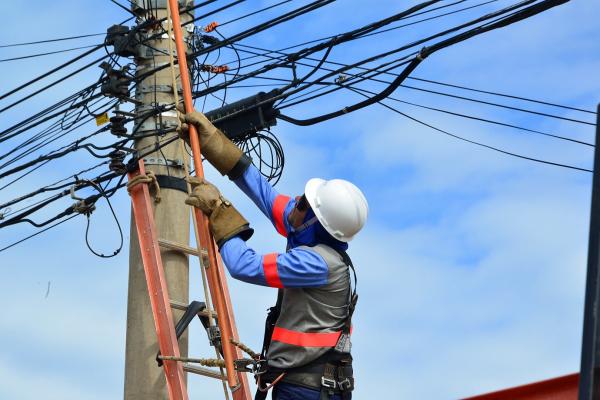 Bairros de Manaus podem ficar sem energia neste domingo (14); confira