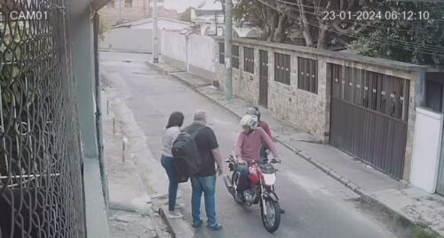 VÍDEO: Assaltantes rendem pedestres em rua deserta de Manaus