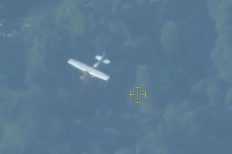 Avião interceptado pela FAB na terra indígena em RR não tinha autorização de voo desde 2022