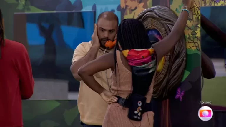 Marcus atende o 1º Big Fone do BBB 24 e coloca Juninho, Pitel e Luigi no 6º Paredão