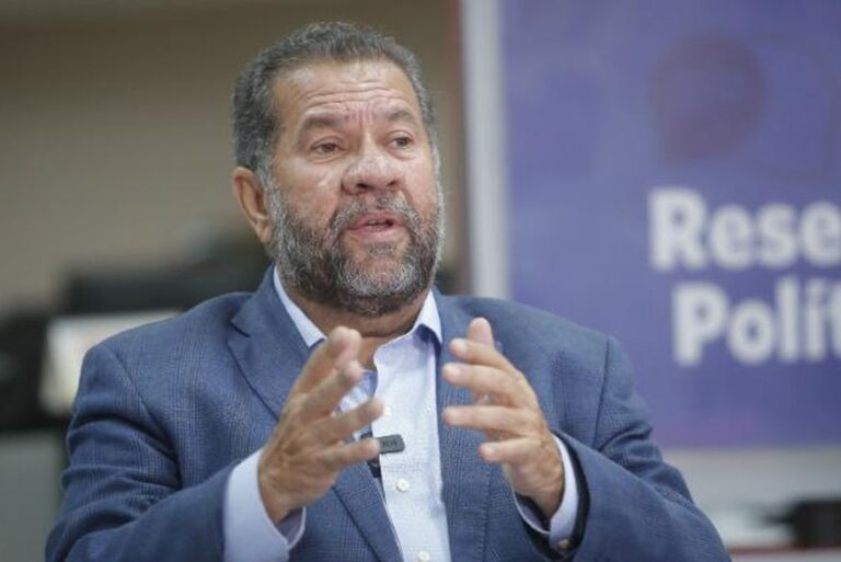 O ministro da Previdência Social, Carlos Lupi, disse que a meta neste ano é reduzir o tempo de espera na fila do INSS para 30 dias.