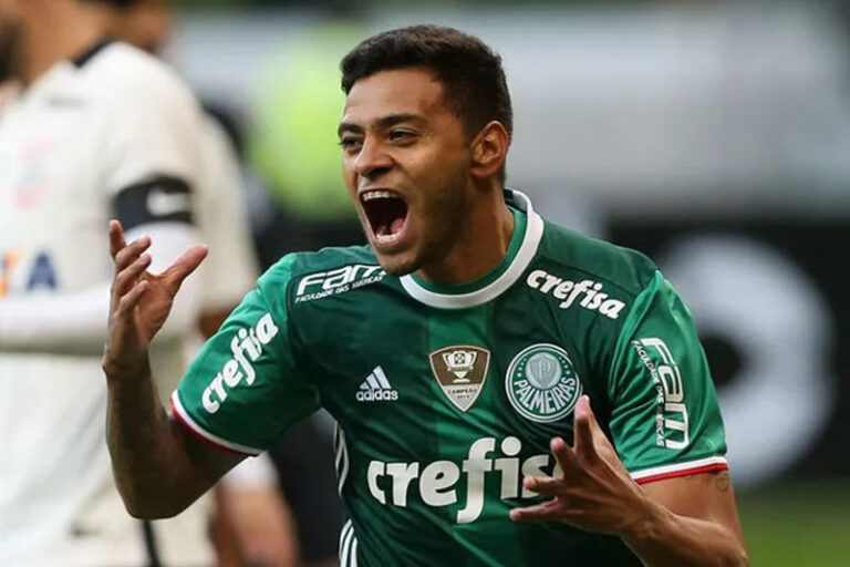 Ex-jogador Cleiton Xavier é preso por não pagar pensão alimentícia