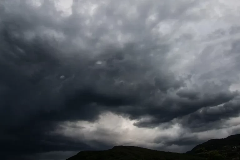 Avanço de frente fria causa mudanças climáticas em todo o Brasil