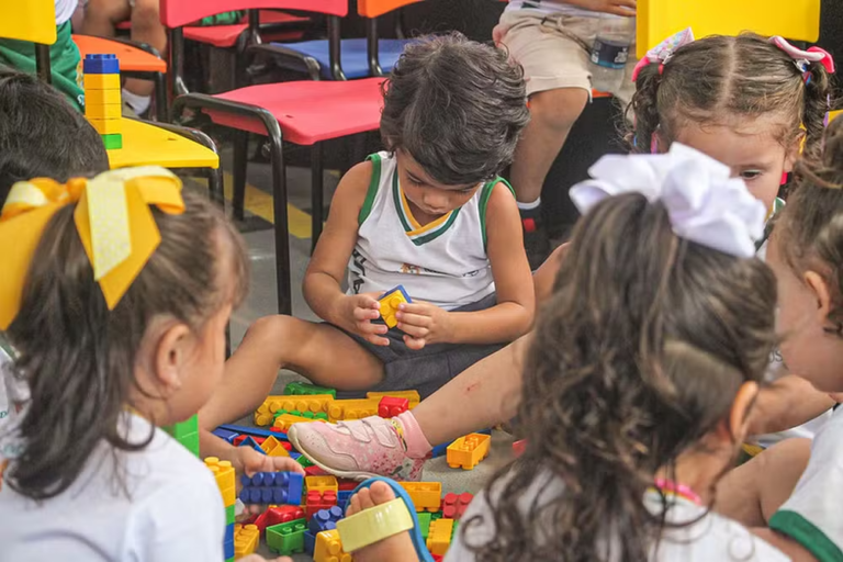 Semed divulga nomes das crianças sorteadas para vagas em creches de Manaus
