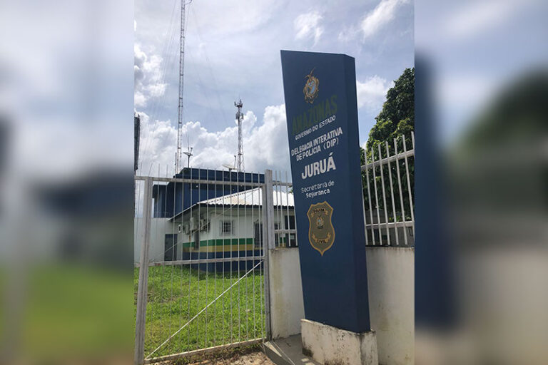Professor é indiciado por estupro de vulnerável e aliciamento de seis alunas, em Juruá