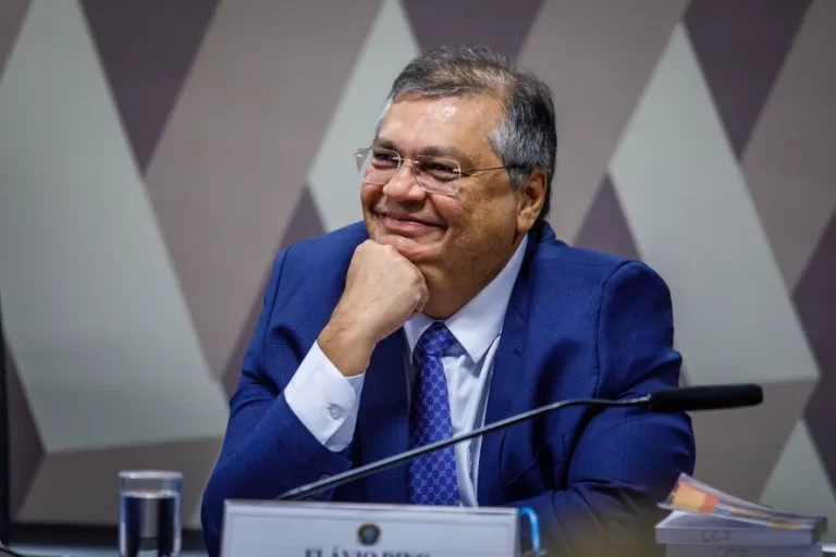 “Nova casa”: Dino é exonerado do ministério da Justiça e comemora nomeação como ministro do STF