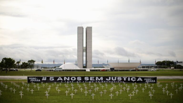 Ato na Esplanada homenageia vítimas de Brumadinho e cobra justiça