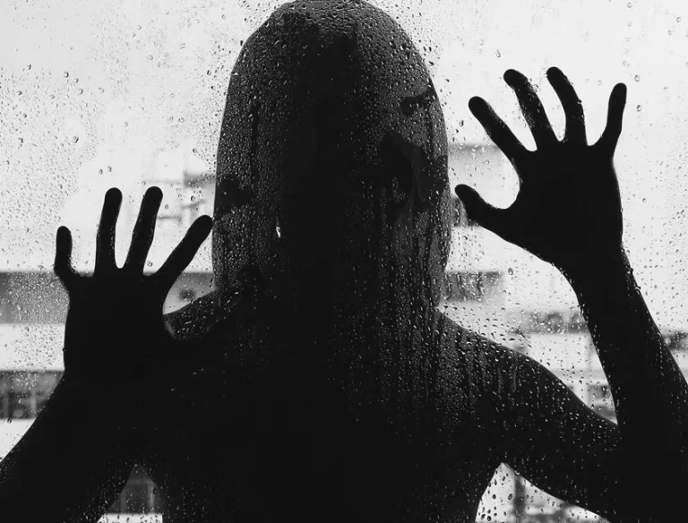 Mulher era estuprada há 5 anos pelo padastro, que a mantinha em cárcere privado