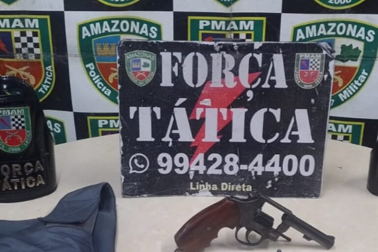 Em Manaus, Força Tática prende três pessoas com armas, munições e colete balístico