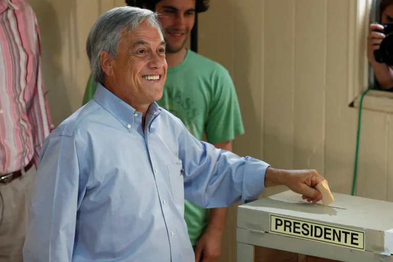 Piñera mandou passageiros pularem antes de helicóptero cair, diz irmã