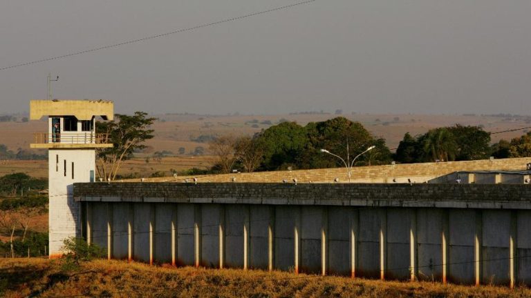 Em SP, preso do PCC mantinha barril de cachaça em cela; litrão custava R$ 300