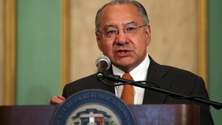 Ex-embaixador dos EUA admitiu ter espionado para Cuba