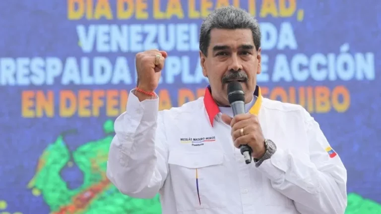 Nicolás Maduro chama Milei de “louco” e o acusa de roubar avião