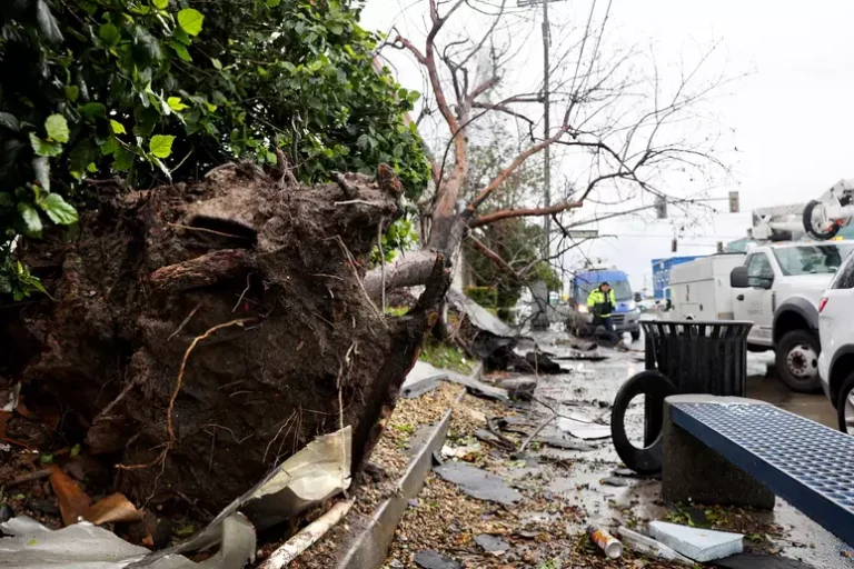Califórnia se prepara para mais chuvas fortes e possíveis tornados