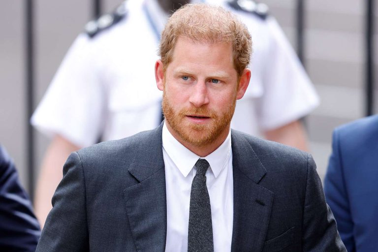 Harry fica apenas 24h em Londres e embarca de volta para casa
