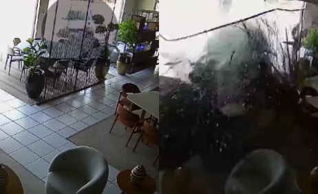 VÍDEOS: Carro desgovernado invade loja de móveis em SP